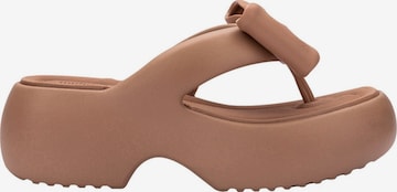 MELISSA Teenslipper 'Free Fuzzy' in Bruin: voorkant