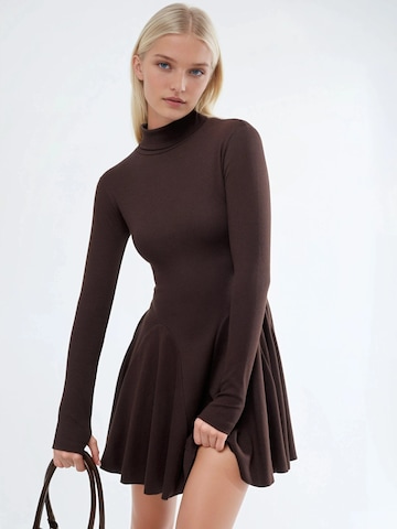 Busem - Vestido em castanho