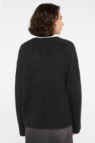 SENSES.THE LABEL Sweater in Black