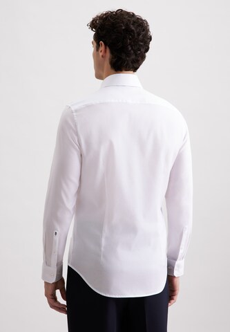 Coupe slim Chemise business 'Schwarze Rose' SEIDENSTICKER en blanc
