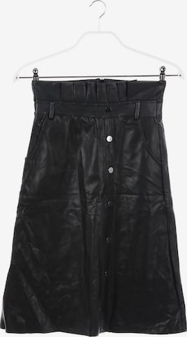UNBEKANNT Skirt in M in Black: front