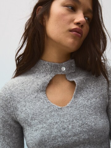 Bershka Sweater in Grey: front