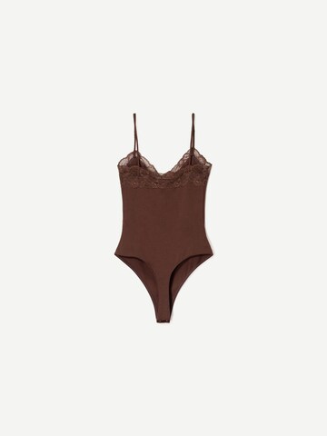 Tricou body de la Bershka pe maro