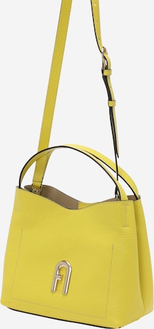 FURLA Τσάντα χειρός 'PRIMULA' σε κίτρινο: μπροστά