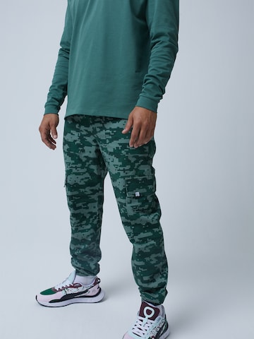 ABOUT YOU x Benny Cristo Regular Cargo Pants 'Noah' in Green: front