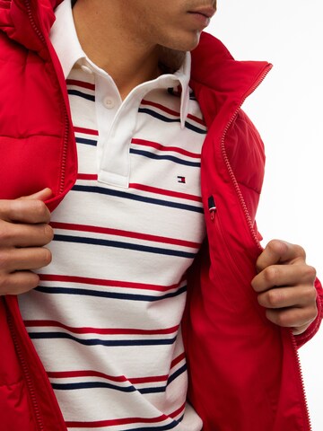 Geacă de primăvară-toamnă de la TOMMY HILFIGER pe roșu