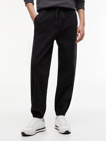 Tommy Jeans Tapered Byxa 'SONNY' i svart: framsida