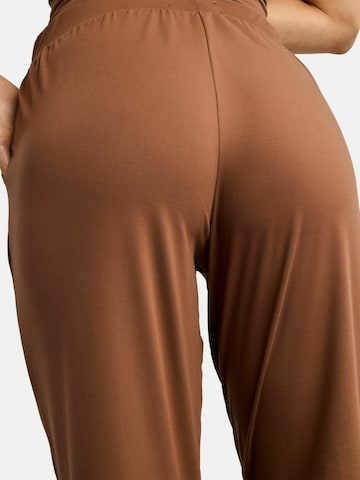 Liberte Essentiel - Regular Calças ' ALMA ' em castanho