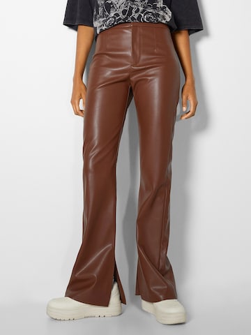 Bershka Flared Trousers in Brown: front