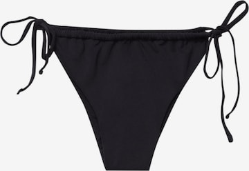 Pull&Bear Bikinihousut värissä musta: edessä