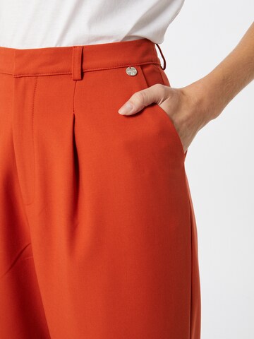 Rich & Royal Zúžený Kalhoty se sklady v pase – červená