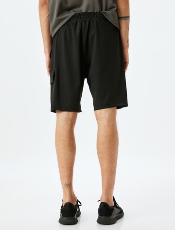 Koton Regular Shorts in Schwarz