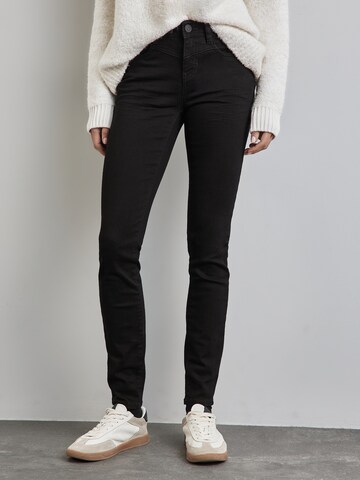 STREET ONE Slimfit Jeans in Schwarz