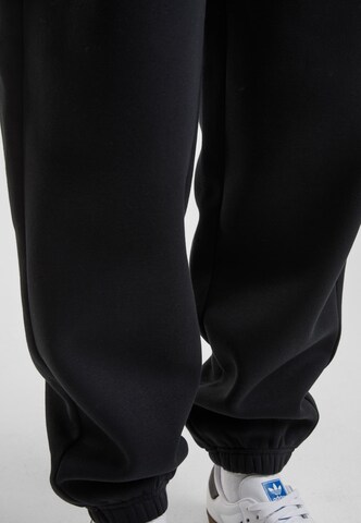 Urban Classics Конический (Tapered) Штаны в Черный