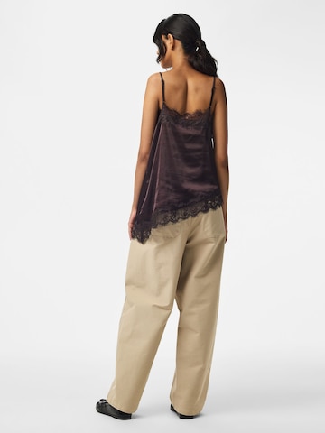 Top 'NOMI' di PIECES in marrone