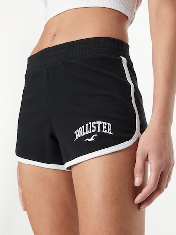 HOLLISTER Regular Housut värissä musta