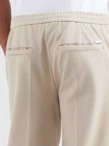 GUESS Regular Pleated Pants 'ALTON' in Beige