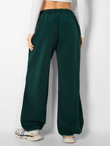 Bershka Loose fit Trousers in Green