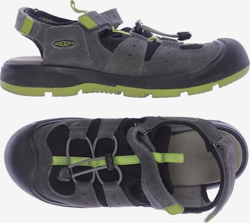 KEEN Sandalen 39 in Grau: predná strana