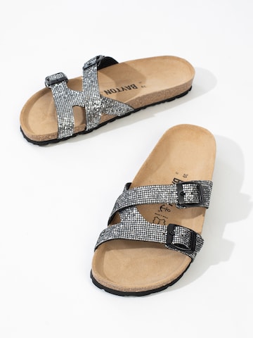 Mule 'Cleo' Bayton en gris