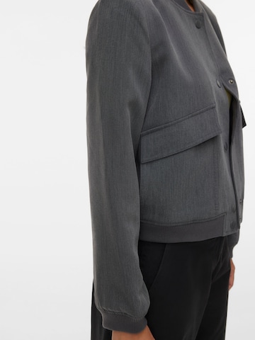 Veste mi-saison 'Amala' VERO MODA en gris