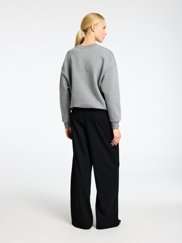 Sweat-shirt SELECTED FEMME en gris