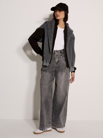 Apricot Tussenjas in Zwart