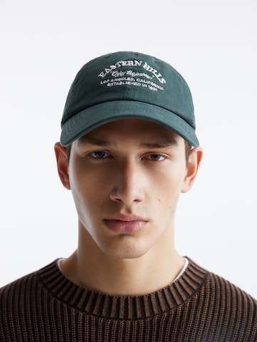 Șapcă de la Pull&Bear pe verde