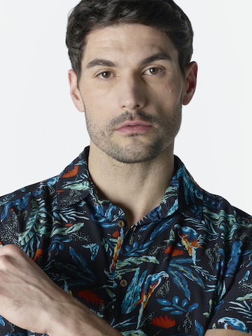 KOROSHI - Ajuste regular Camisa en negro