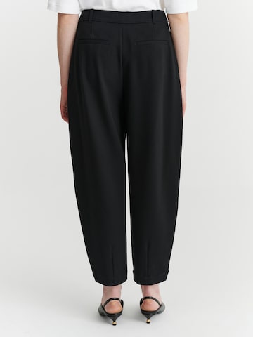 TATUUM - Loosefit Pantalón en negro: frente