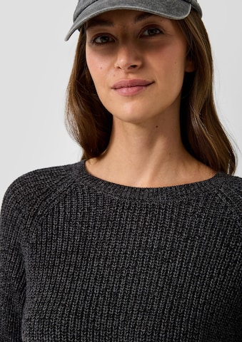 QS - Pullover em cinzento