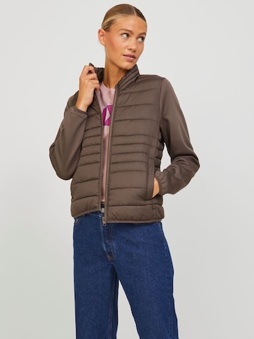 JJXX Between-Season Jacket 'Basi' in Brown: front