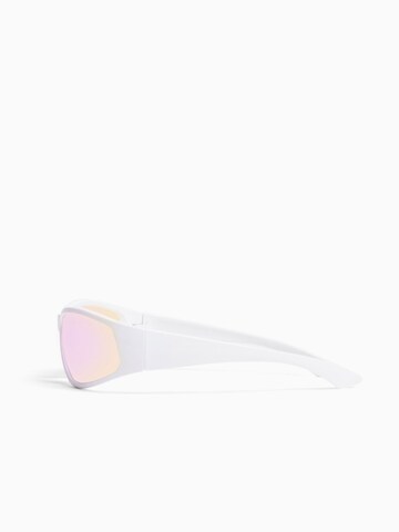 Lunettes de soleil Bershka en blanc