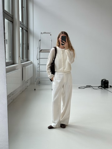 Loosefit Pantalon chino ABOUT YOU x Marie von Behrens en blanc