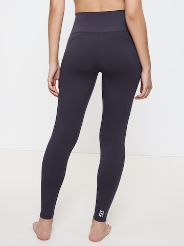 TRIUMPH Skinny Leggings in Grijs