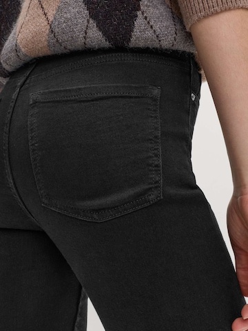 Marks & Spencer Bootcut Jeans in Zwart