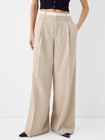 Bershka Wide leg Pleat-front trousers in Beige: front