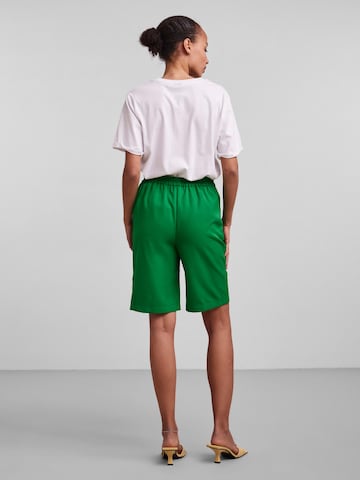 PIECES Loose fit Pleat-Front Pants 'VAGNA' in Green