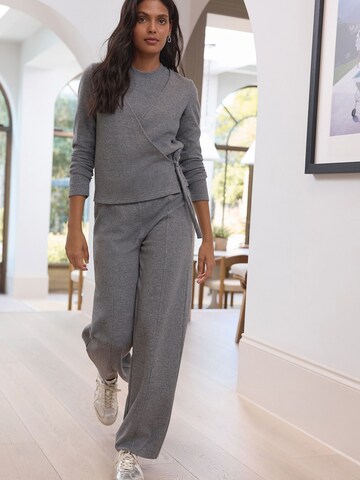 Next Set: Strickjacke und Top in Grau