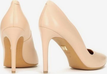 Pumps de la Kazar pe bej