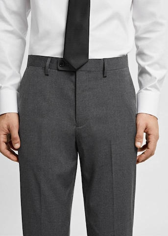 MANGO MAN Slimfit Bügelfaltenhose 'Brasilia' in Grau