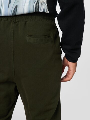 Effilé Pantalon 'Maleo' Young Poets en vert