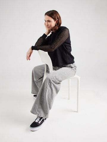 ABOUT YOU - Sudadera en negro