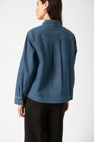 SOAKED IN LUXURY Blouse 'Dielle' in Blue