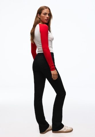 Flared Jeans di Bershka in nero