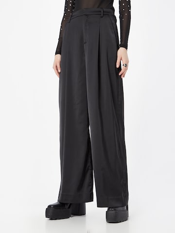 Wide Leg Pantalon à pince 'Harlow' Gestuz en noir : devant