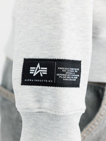 ALPHA INDUSTRIES Sweatshirt 'Label'‌‌‌‌‌‌‌‌‌‌ in Grau
