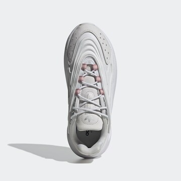 Baskets basses 'Ozelia' ADIDAS ORIGINALS en blanc