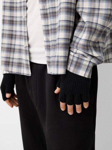 Guanti con dita corte di Bershka in nero