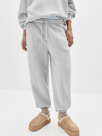 Tapered Pantaloni di Pull&Bear in grigio: frontale
